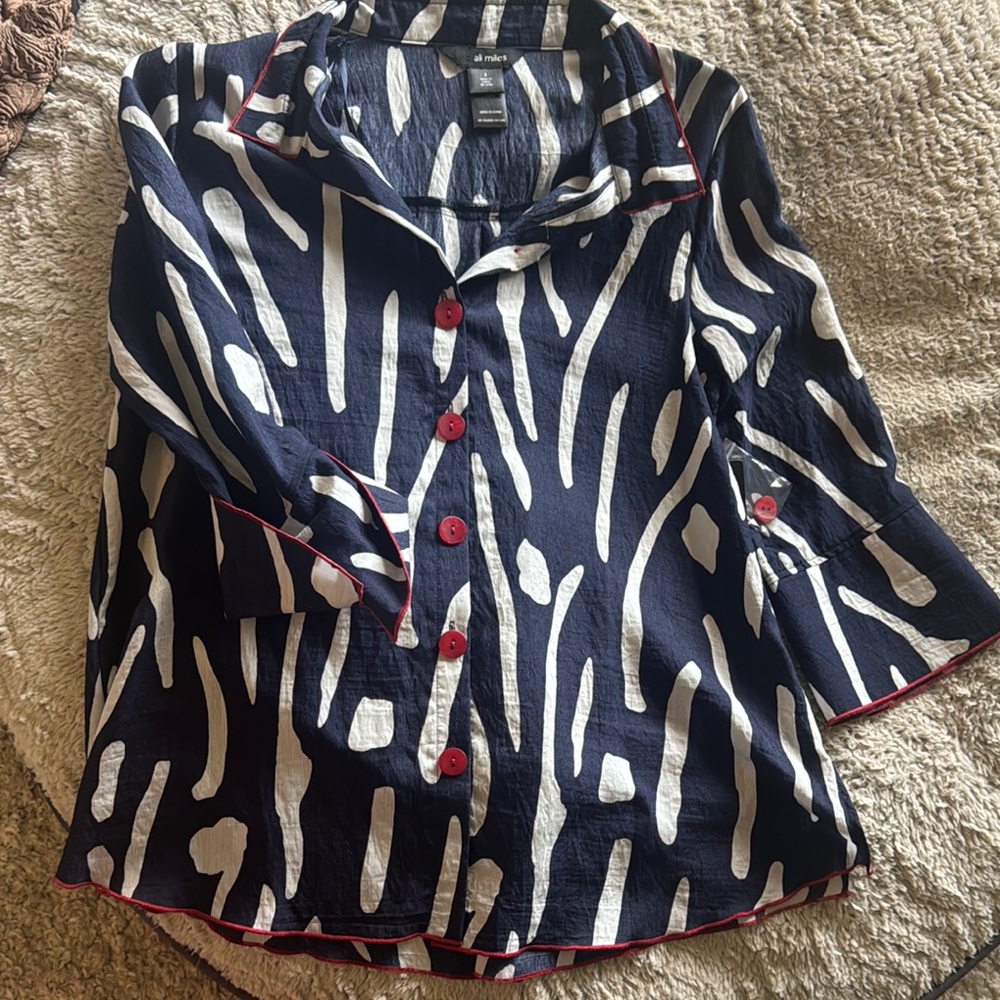 Ali Miles Blue and White Button Down Shirt with Relaxed Fit